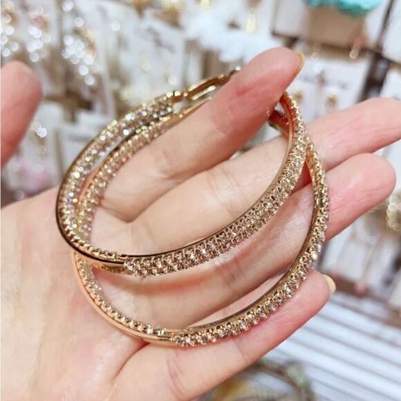 💕 Sparkling & stunning rhinestone goldtone hoops 💕 - Picture 6 of 7